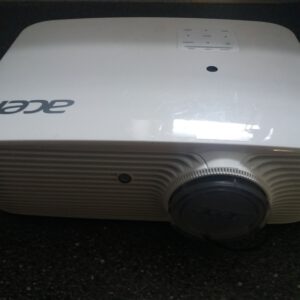 FULL HD Beamer mit DLP 4000 Lumen