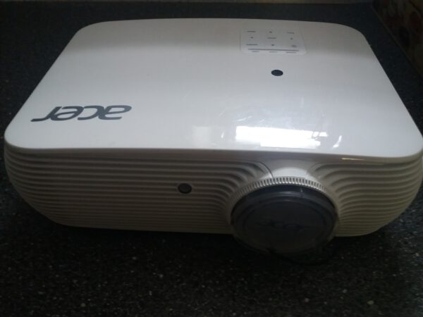 FULL HD Beamer mit DLP 4000 Lumen