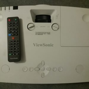 FULL HD Beamer mit DLP 5200 Lumen