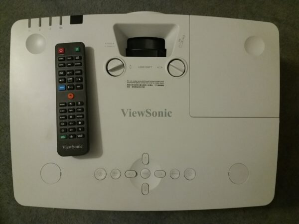 FULL HD Beamer mit DLP 5200 Lumen